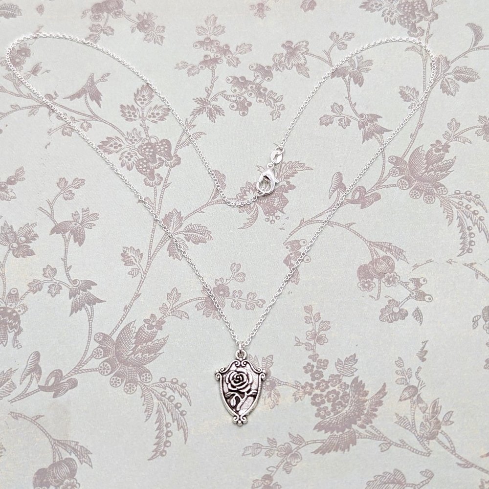 Art Nouveau Framed Rose Silver Necklace - Picture 2 of 3